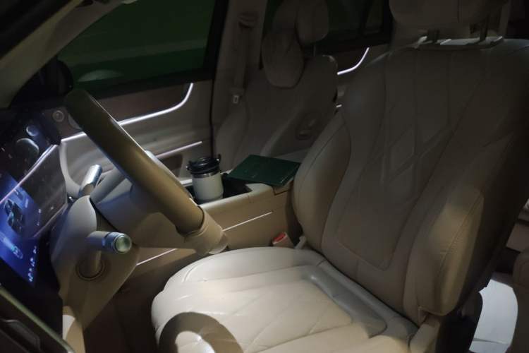 Used Hima AITO M9 2024 Range-Extended Ultra Version 42 kWh 6-Seater Model Left Front Seat