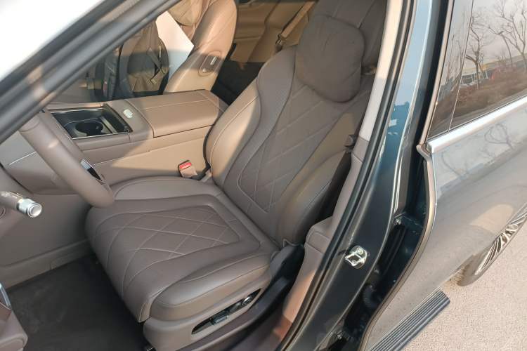 Used Hima AITO M9 2024 Range-Extended Ultra Version 52 kWh 5-Seater Model Left Front Seat