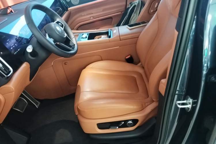Used Hima AITO M9 2024 All-Electric Ultra Version 100 kWh 6-Seater Model Left Front Seat