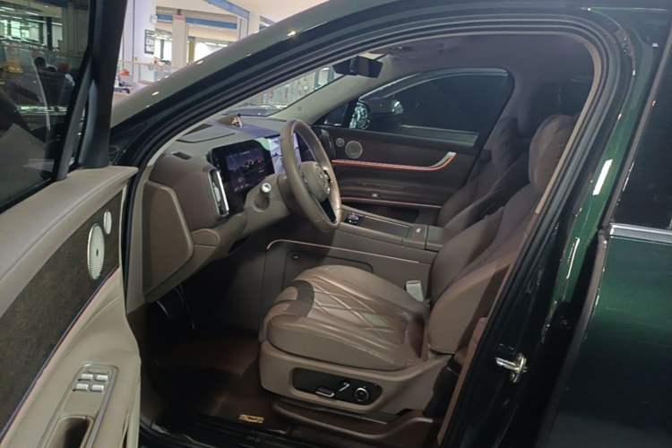 Used Hima AITO M9 2024 Range-Extended Ultra Version 52 kWh 5-Seater Model Left Front Seat