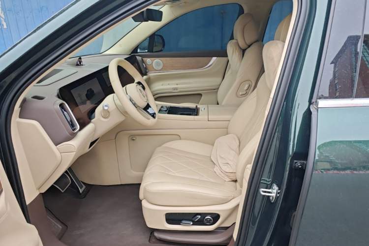 Used Hima AITO M9 2024 All-Electric Ultra Version 100 kWh 6-Seater Model Left Front Seat