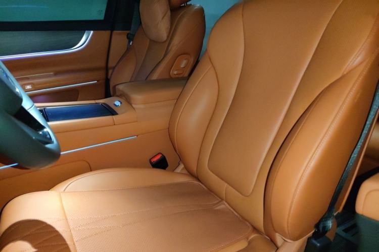 Used Hima AITO M9 2024 Range-Extended Ultra Version 52 kWh 6-Seater Model Left Front Seat