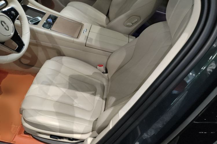 Used Hima AITO M9 2024 Range-Extended Ultra Version 52 kWh 6-Seater Model Left Front Seat