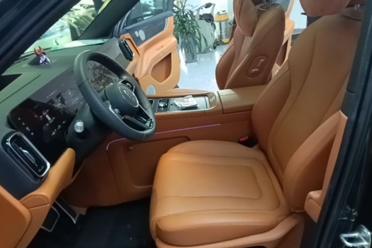 Used Hima AITO M9 2024 Range-Extended Ultra Version 42 kWh 6-Seater Model Left Front Seat