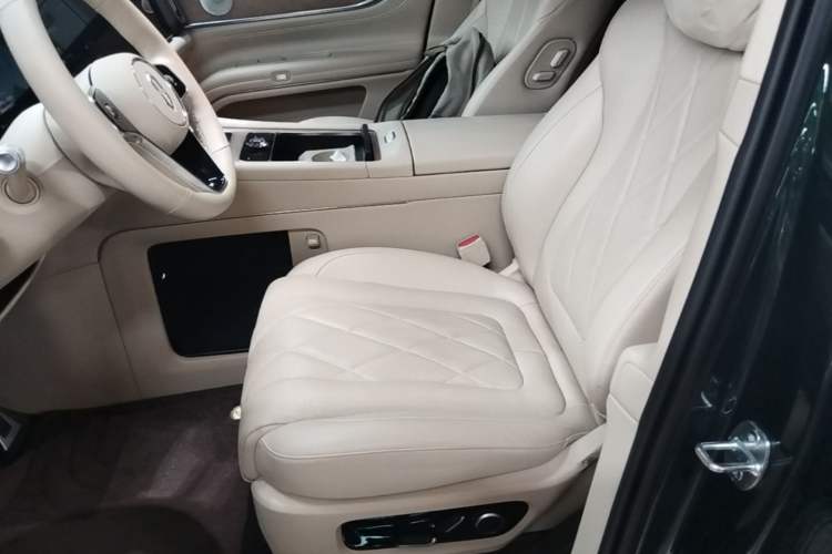 Used Hima AITO M9 2024 Range-Extended Ultra Version 52 kWh 6-Seater Model Left Front Seat