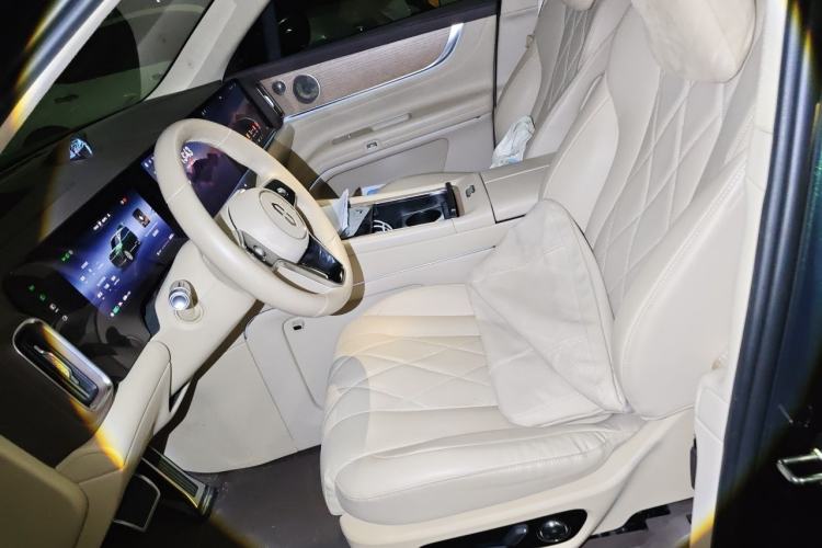 Used Hima AITO M9 2024 All-Electric Ultra Version 100 kWh 6-Seater Model Left Front Seat