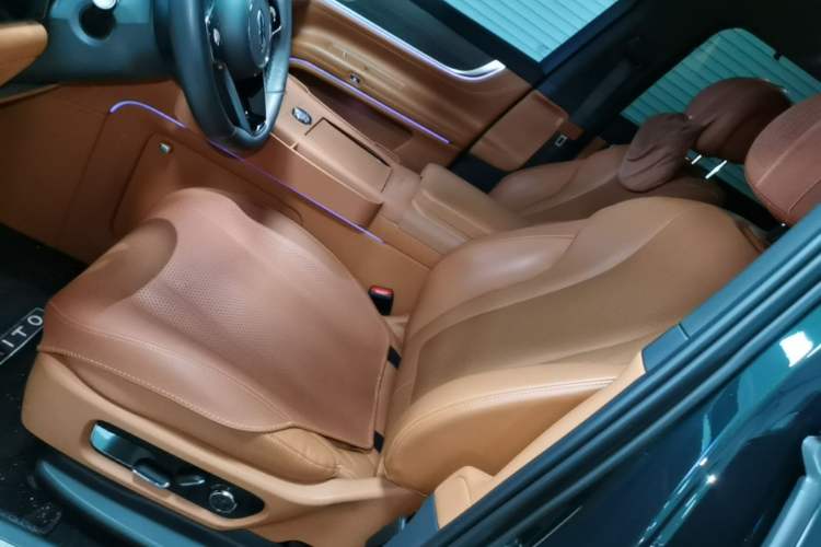 Used Hima AITO M9 2024 Range-Extended Max Edition 42 kWh 6-Seater Version Left Front Seat