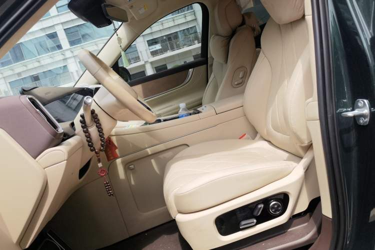 Used Hima AITO M9 2024 Range-Extended Ultra Version 42 kWh 6-Seater Model Left Front Seat