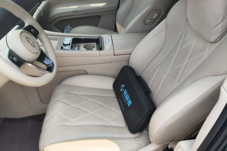 Used Hima AITO M9 2024 Range-Extended Ultra Version 52 kWh 6-Seater Model Left Front Seat