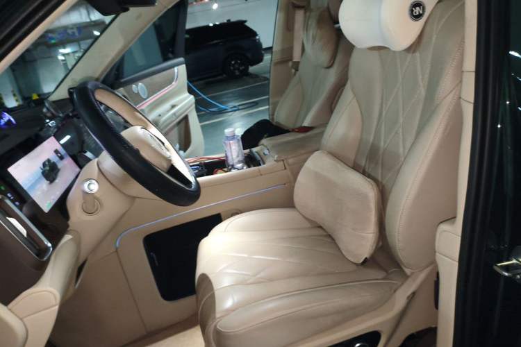 Used Hima AITO M9 2024 Range-Extended Ultra Version 52 kWh 6-Seater Model Left Front Seat