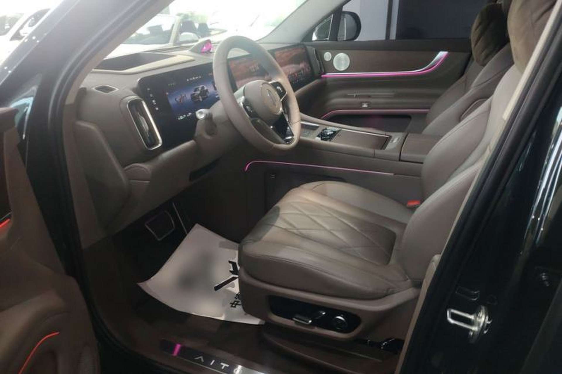 Used Hima AITO M9 2024 Range-Extended Max Edition 42 kWh 5-Seater Version Left Front Seat