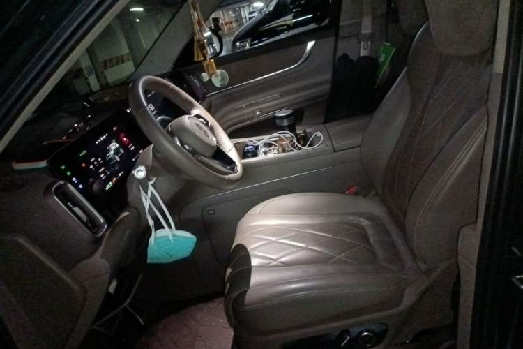 Used Hima AITO M9 2024 Range-Extended Ultra Version 52 kWh 5-Seater Model Left Front Seat