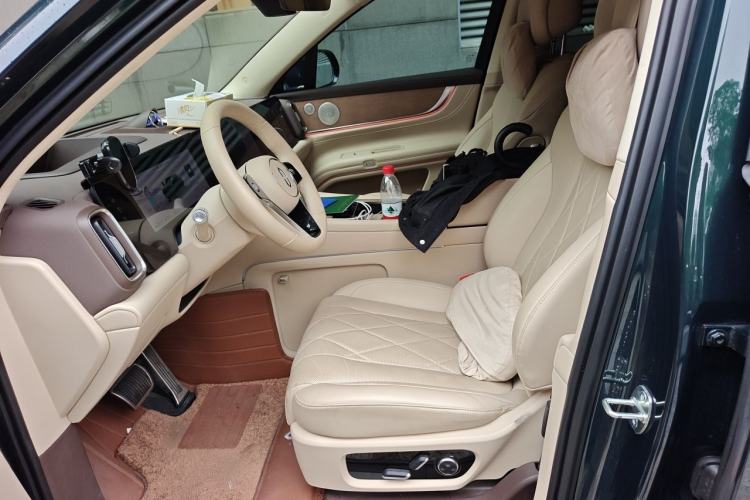 Used Hima AITO M9 2024 Range-Extended Ultra Version 52 kWh 6-Seater Model Left Front Seat