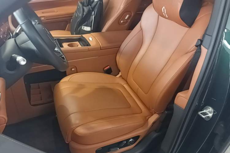 Used Hima AITO M9 2024 Range-Extended Ultra Version 42 kWh 6-Seater Model Left Front Seat