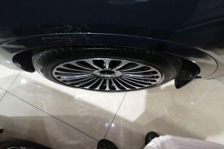 Used Hima AITO M9 2024 Range-Extended Ultra Version 42 kWh 6-Seater Model Left Front Wheel Hub
