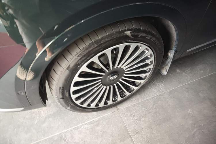 Used Hima AITO M9 2024 Range-Extended Ultra Version 42 kWh 6-Seater Model Left Front Wheel Hub