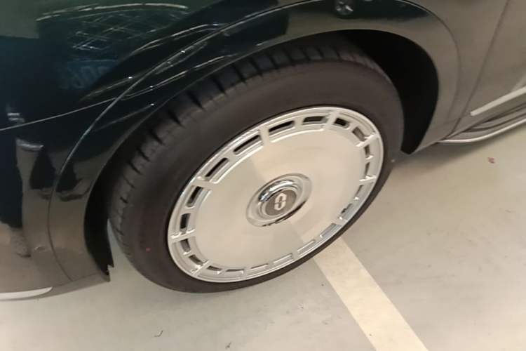 Used Hima AITO M9 2024 All-Electric Max Version 100 kWh 6-Seater Left Front Wheel Hub