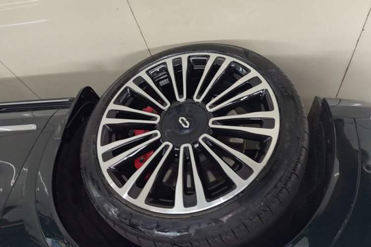 Used Hima AITO M9 2024 Range-Extended Max Edition 42 kWh 6-Seater Version Left Front Wheel Hub