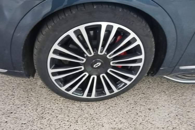 Used Hima AITO M9 2024 All-Electric Ultra Version 100 kWh 6-Seater Model Left Front Wheel Hub