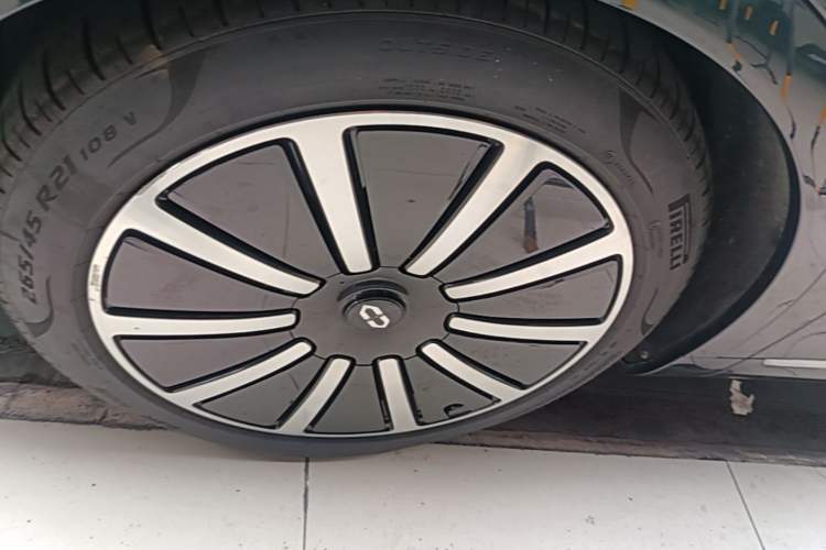 Used Hima AITO M9 2024 All-Electric Ultra Version 100 kWh 5-Seater Model Left Front Wheel Hub