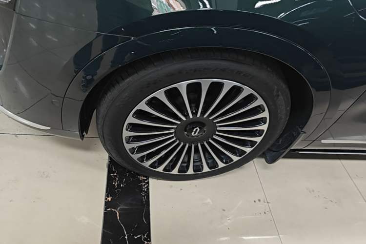 Used Hima AITO M9 2024 Range-Extended Ultra Version 42 kWh 6-Seater Model Left Front Wheel Hub