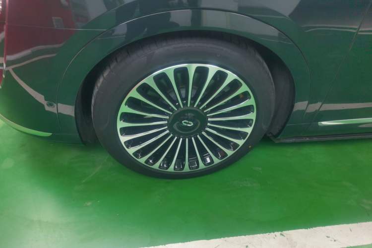 Used Hima AITO M9 2024 Range-Extended Ultra Version 52 kWh 5-Seater Model Left Front Wheel Hub