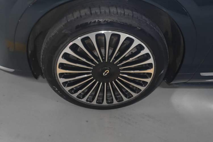 Used Hima AITO M9 2024 Range-Extended Ultra Version 42 kWh 6-Seater Model Left Front Wheel Hub