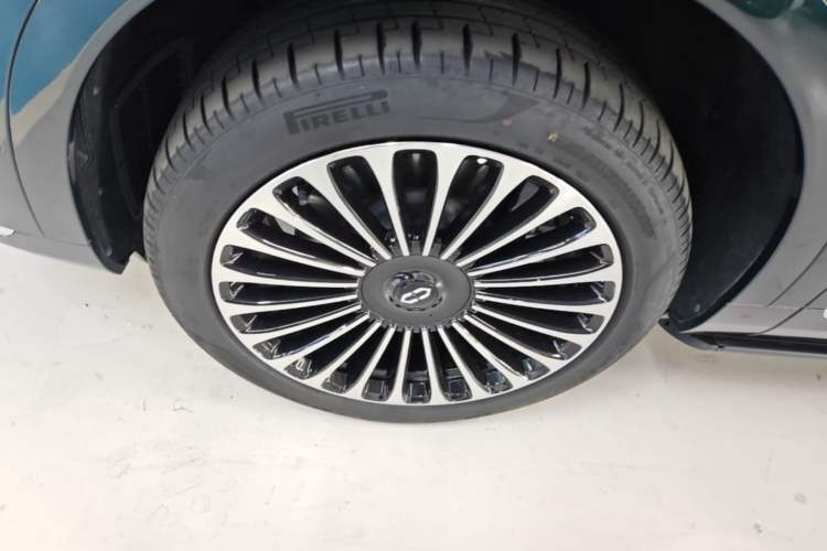 Used Hima AITO M9 2024 Range-Extended Ultra Version 52 kWh 6-Seater Model Left Front Wheel Hub