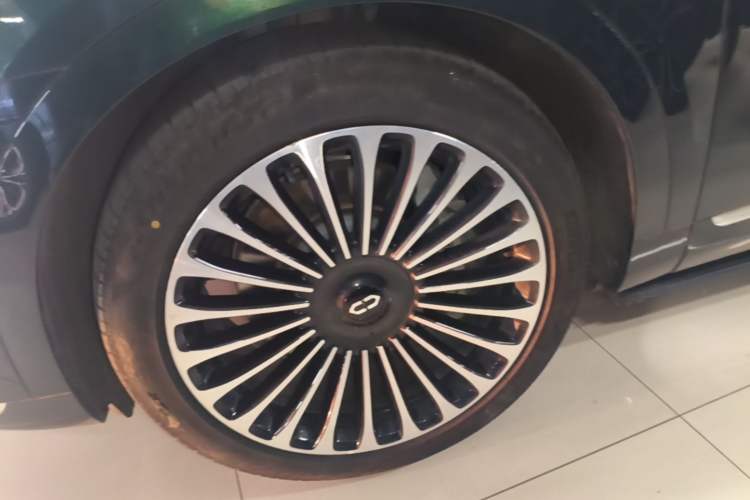 Used Hima AITO M9 2024 Range-Extended Ultra Version 42 kWh 6-Seater Model Left Front Wheel Hub