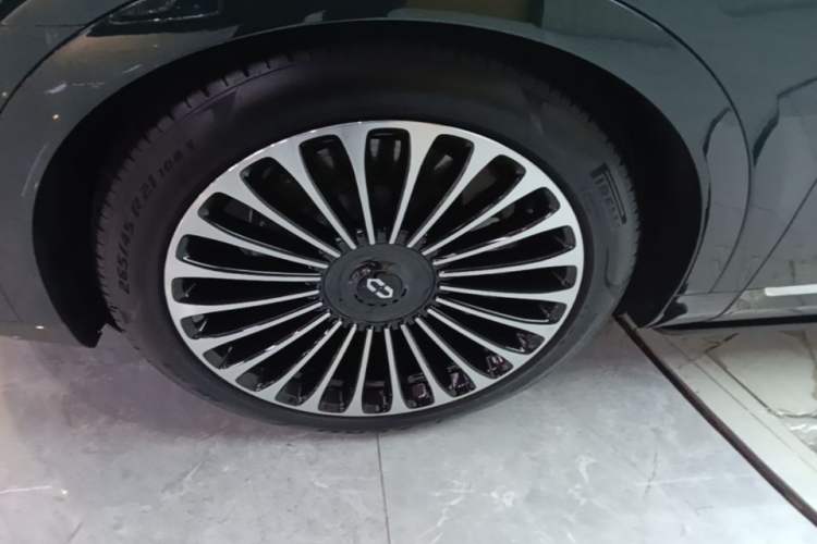 Used Hima AITO M9 2024 Range-Extended Ultra Version 42 kWh 6-Seater Model Left Front Wheel Hub