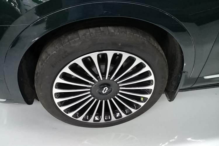 Used Hima AITO M9 2024 Range-Extended Ultra Version 42 kWh 6-Seater Model Left Front Wheel Hub
