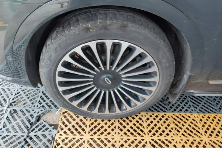 Used Hima AITO M9 2024 Range-Extended Ultra Version 52 kWh 6-Seater Model Left Front Wheel Hub