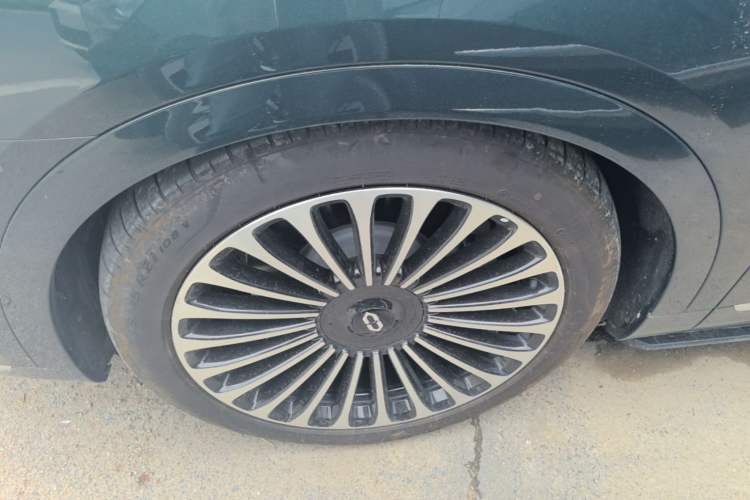 Used Hima AITO M9 2024 Range-Extended Ultra Version 42 kWh 6-Seater Model Left Front Wheel Hub
