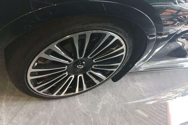 Used Hima AITO M9 2024 Range-Extended Ultra Version 52 kWh 6-Seater Model Left Front Wheel Hub