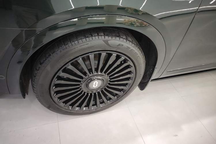 Used Hima AITO M9 2024 Range-Extended Ultra Version 52 kWh 6-Seater Model Left Front Wheel Hub