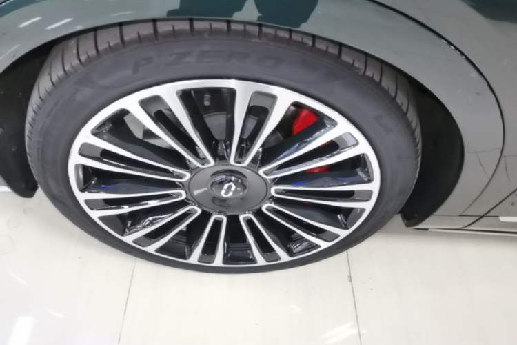 Used Hima AITO M9 2024 Range-Extended Max Edition 42 kWh 6-Seater Version Left Front Wheel Hub