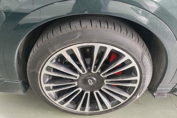 Used Hima AITO M9 2024 Range-Extended Ultra Version 52 kWh 6-Seater Model Left Front Wheel Hub