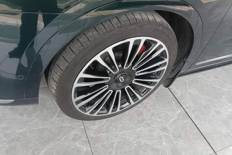 Used Hima AITO M9 2024 Range-Extended Ultra Version 42 kWh 6-Seater Model Left Front Wheel Hub