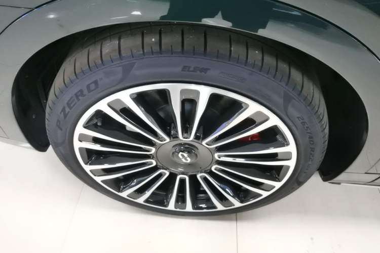 Used Hima AITO M9 2024 Range-Extended Max Edition 42 kWh 6-Seater Version Left Front Wheel Hub