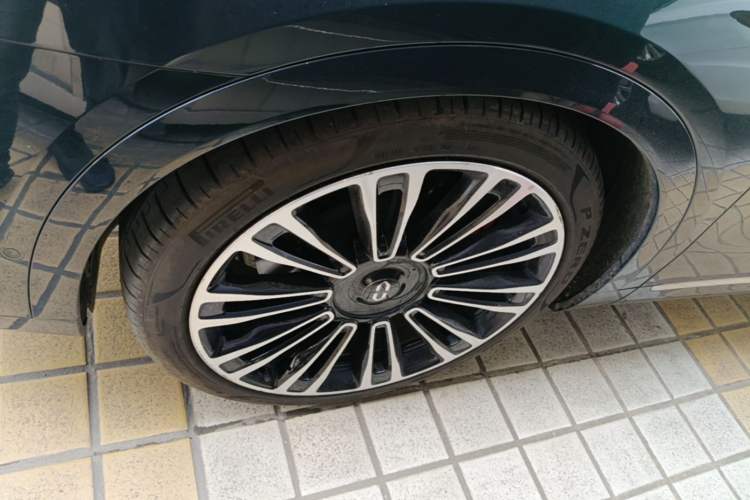 Used Hima AITO M9 2024 Range-Extended Ultra Version 42 kWh 6-Seater Model Left Front Wheel Hub