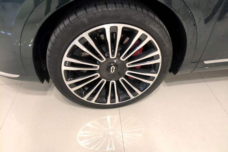 Used Hima AITO M9 2024 Range-Extended Max Edition 42 kWh 6-Seater Version Left Front Wheel Hub