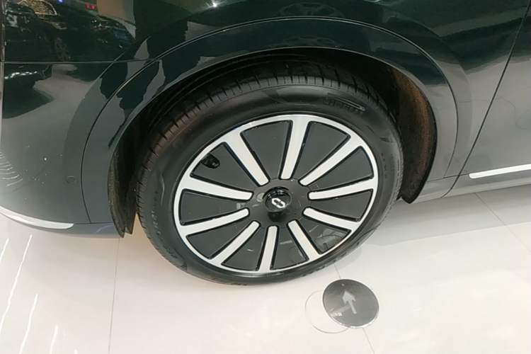 Used Hima AITO M9 2024 Range-Extended Max Edition 42 kWh 6-Seater Version Left Front Wheel Hub