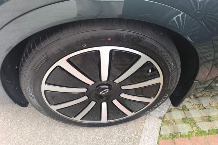 Used Hima AITO M9 2024 Range-Extended Ultra Version 42 kWh 6-Seater Model Left Front Wheel Hub