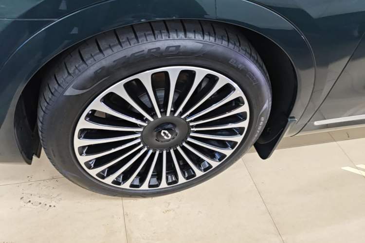 Used Hima AITO M9 2024 Range-Extended Ultra Version 42 kWh 6-Seater Model Left Front Wheel Hub