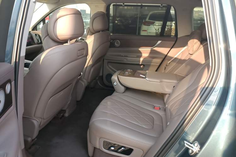 Used Hima AITO M9 2024 Range-Extended Ultra Version 52 kWh 5-Seater Model Left Rear Seat