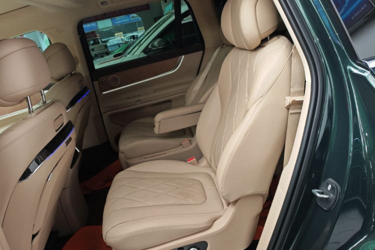 Used Hima AITO M9 2024 Range-Extended Max Edition 42 kWh 6-Seater Version Left Rear Seat