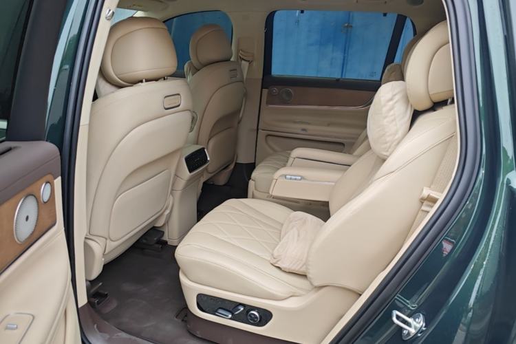 Used Hima AITO M9 2024 All-Electric Ultra Version 100 kWh 6-Seater Model Left Rear Seat