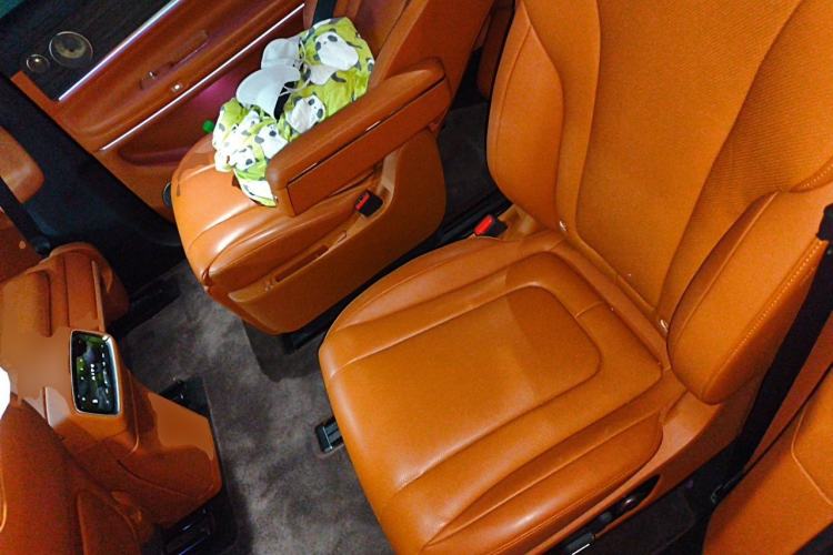 Used Hima AITO M9 2024 Range-Extended Ultra Version 52 kWh 6-Seater Model Left Rear Seat