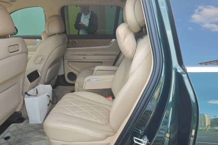Used Hima AITO M9 2024 All-Electric Ultra Version 100 kWh 6-Seater Model Left Rear Seat