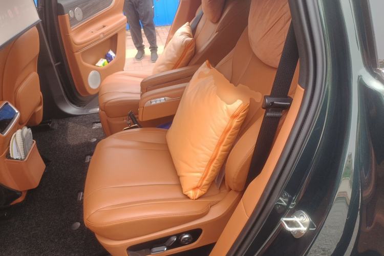 Used Hima AITO M9 2024 Range-Extended Ultra Version 52 kWh 6-Seater Model Left Rear Seat